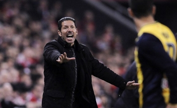 Diego Simeone commanding his team from the dugout on last weekend's match.