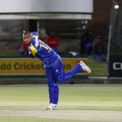Robin Peterson - Excellent bowling vs. Knights