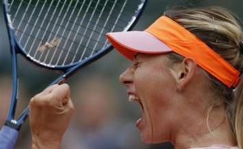 Maria Sharapova should win in a tight match