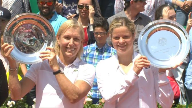 Clijsters and Navratilova with Roland Garros 2014 trophy