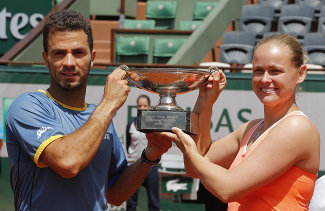 Groenefeld and Rojer with Roland Garros 2014 trophy