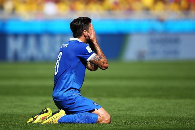 Will Greece's players be able to lift their heads up after the heavy defeat against Colombia?