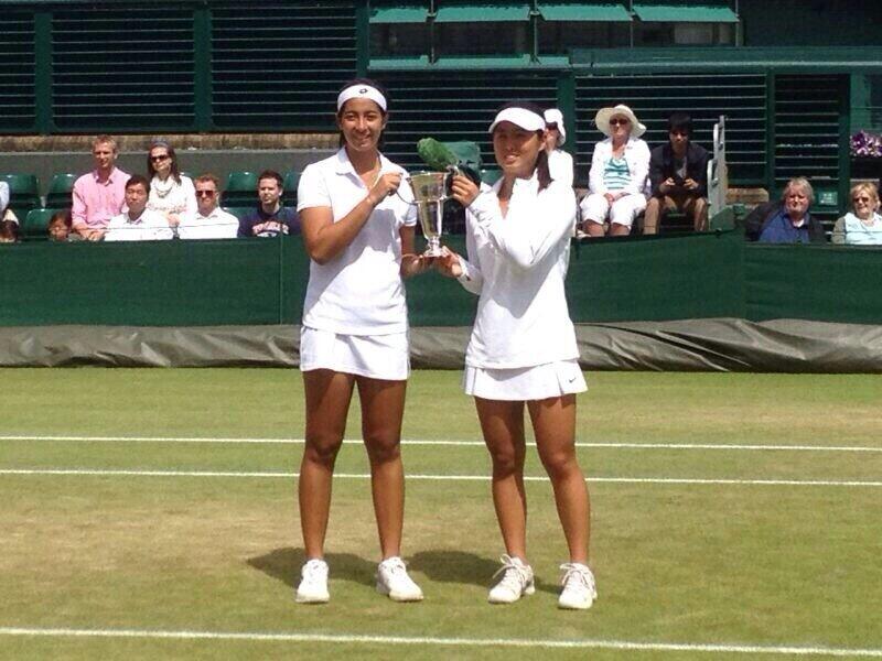 Grende and Ye with Wimbledon 2014 trophy