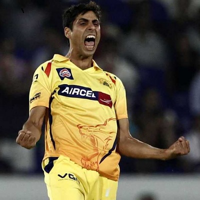 Ashish Nehra - 'Player of the match' vs. Delhi Daredevils